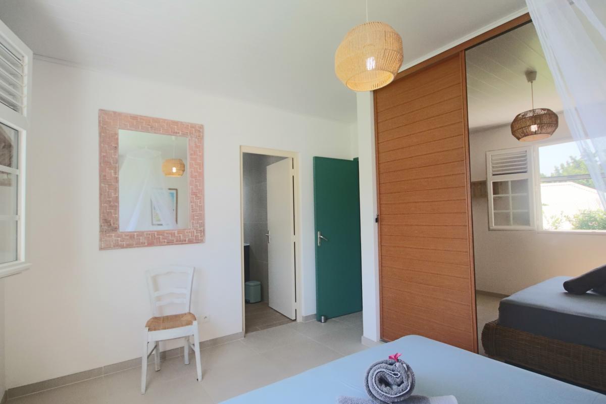 26  Location villa piscine le diamant Martinique_ chambre 1